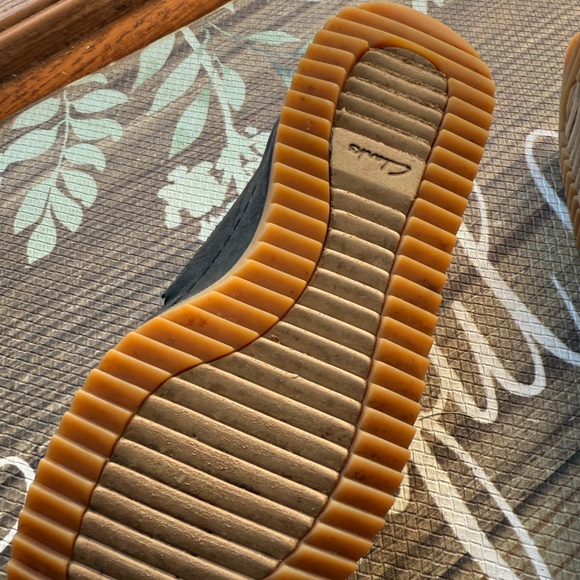 Sandals - Picture 2 of 3